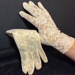 Women’s vintage Lace Gloves Off White